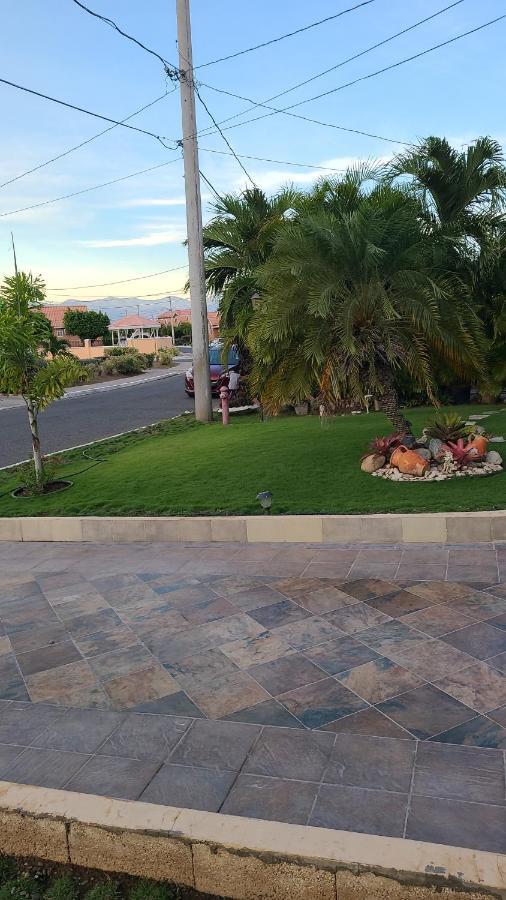 Caribbean Estates, 10 Mins From The Beach, Beautiful Gated Community Портмор Екстериор снимка