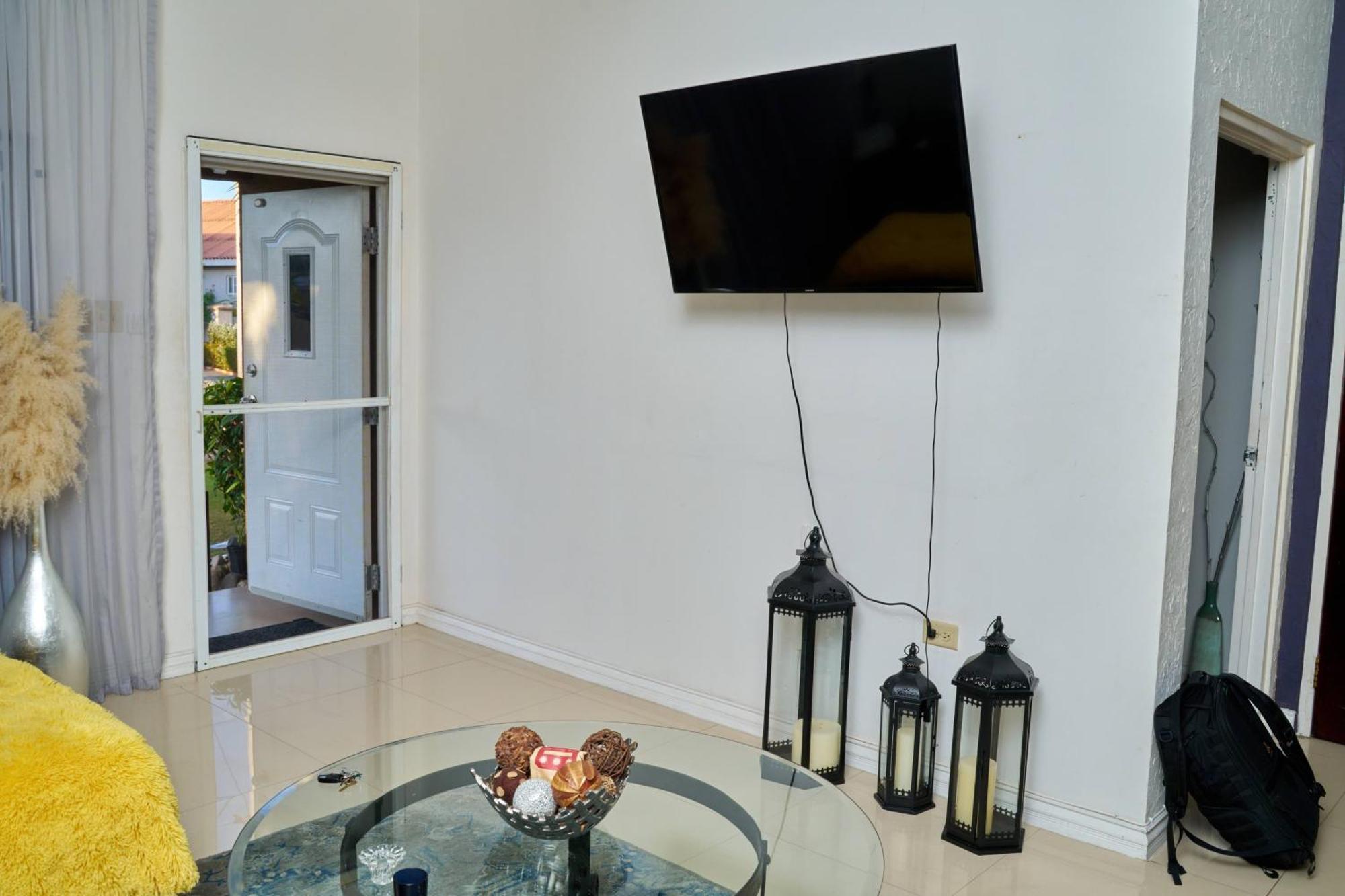 Caribbean Estates, 10 Mins From The Beach, Beautiful Gated Community Портмор Екстериор снимка